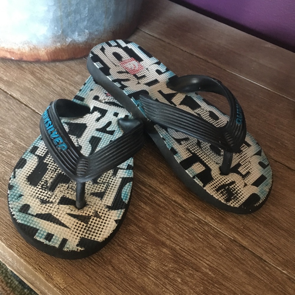 Boys Quicksilver flip flops size 9/10